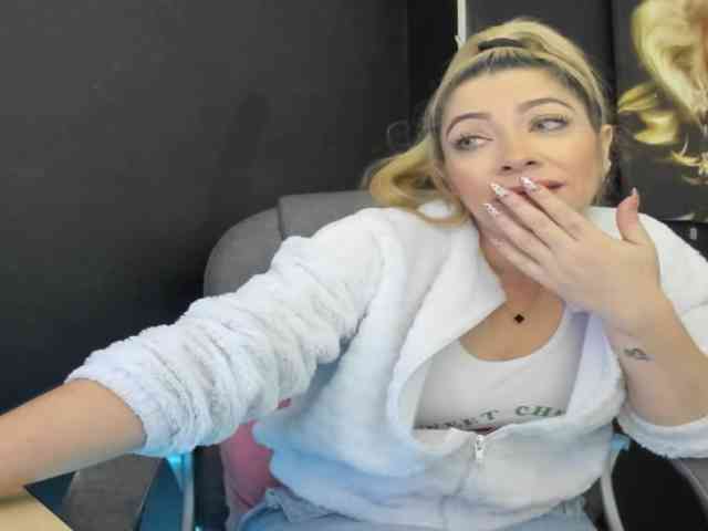 viktoria-davis viktoria-davis