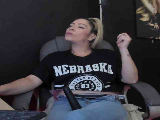 viktoria-davis viktoria-davis