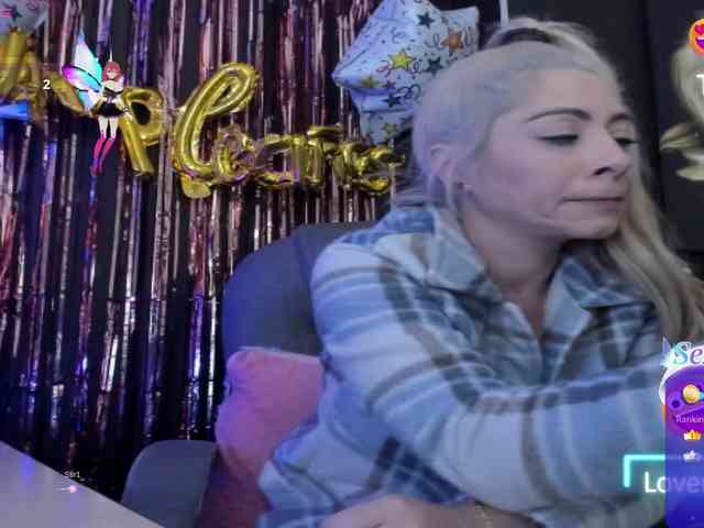 viktoria-davis viktoria-davis