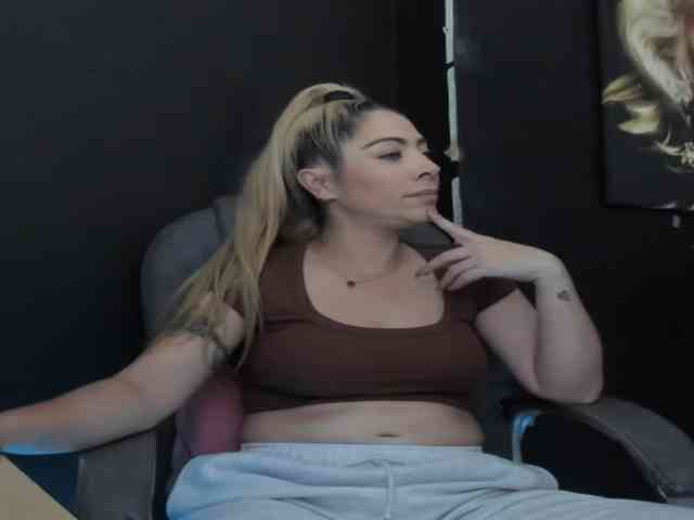 viktoria-davis viktoria-davis