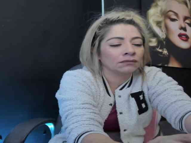 viktoria-davis webcam