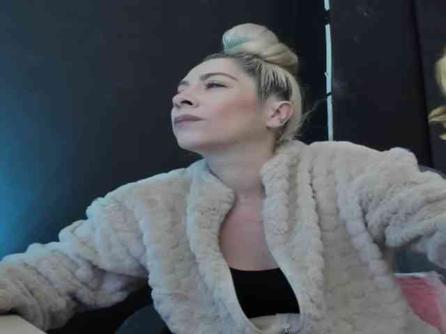 viktoria-davis viktoria-davis