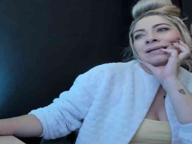viktoria-davis webcam