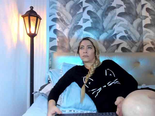 viktoria-davis webcam