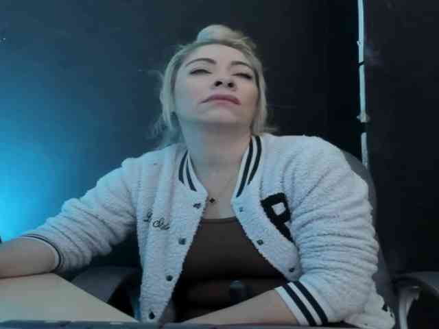 viktoria-davis viktoria-davis