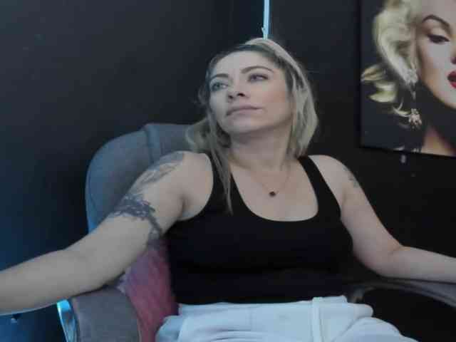 viktoria-davis viktoria-davis