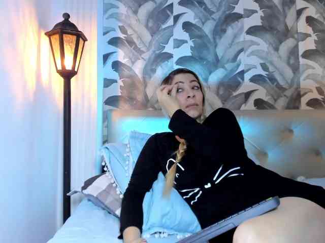 viktoria-davis viktoria-davis