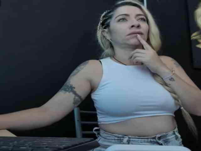 viktoria-davis webcam