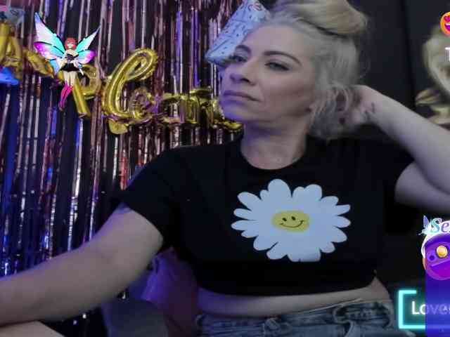 viktoria-davis viktoria-davis