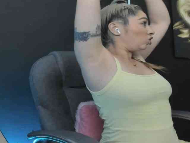 viktoria-davis viktoria-davis