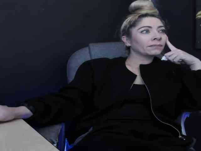 viktoria-davis viktoria-davis