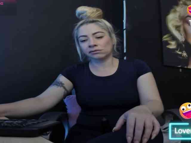 viktoria-davis viktoria-davis