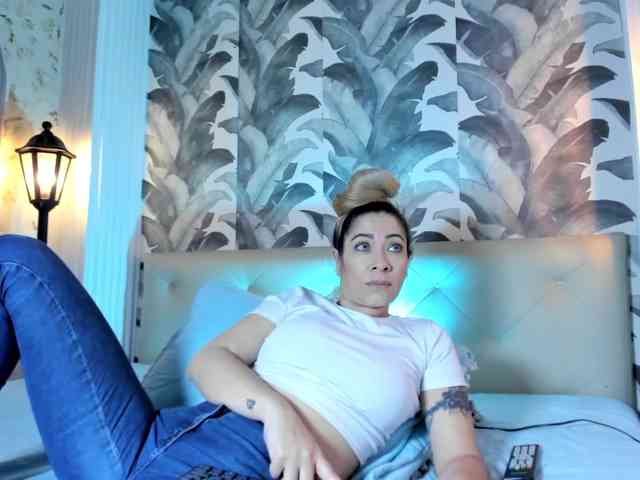 viktoria-davis Live Webcam on BongaCams