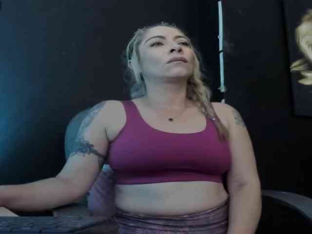 viktoria-davis viktoria-davis