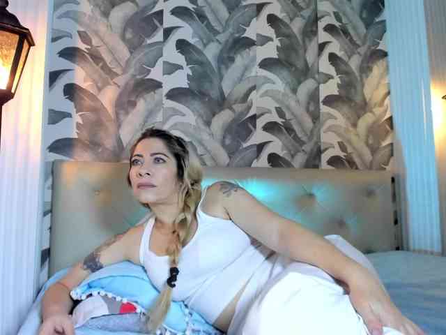 viktoria-davis webcam