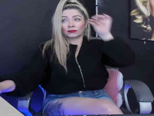 viktoria-davis viktoria-davis