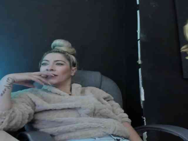 viktoria-davis viktoria-davis