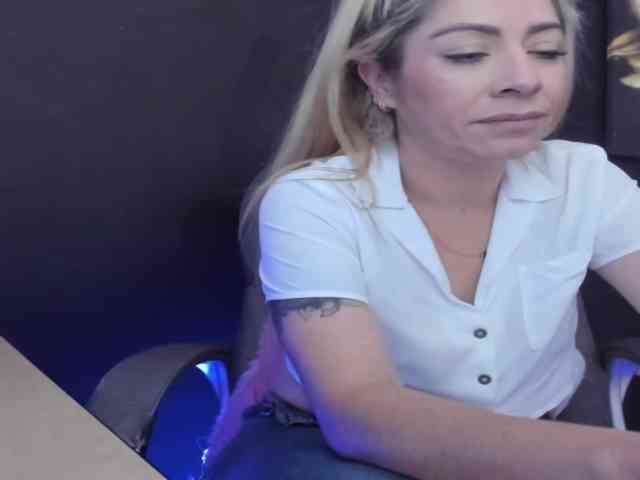 viktoria-davis webcam