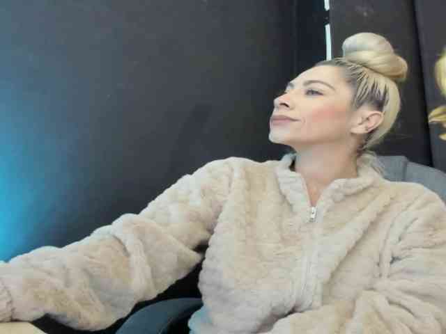 viktoria-davis viktoria-davis