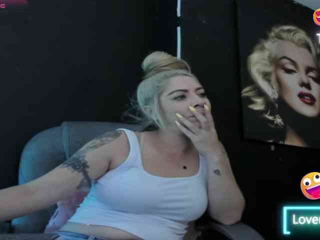 viktoria-davis viktoria-davis