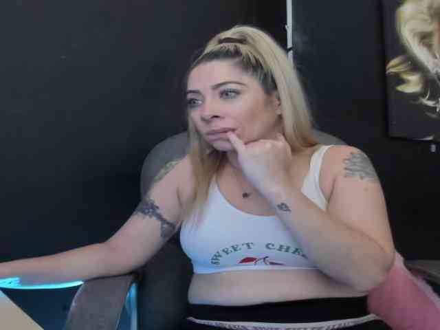 viktoria-davis viktoria-davis