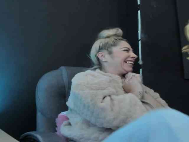 viktoria-davis viktoria-davis