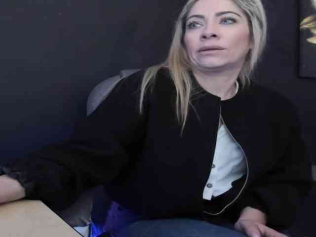 viktoria-davis webcam