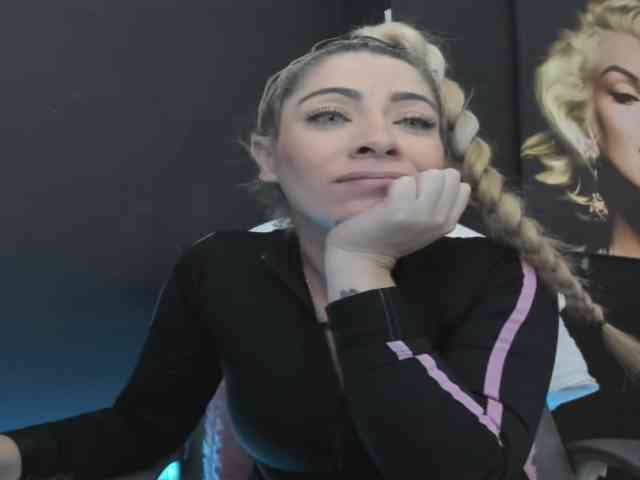 viktoria-davis viktoria-davis