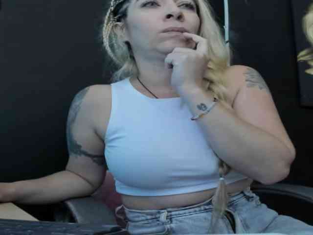 viktoria-davis webcam