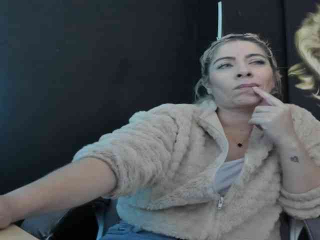 viktoria-davis webcam