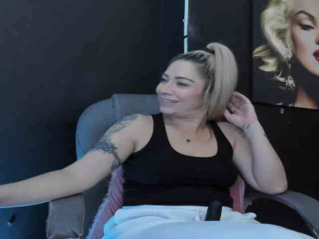 viktoria-davis viktoria-davis