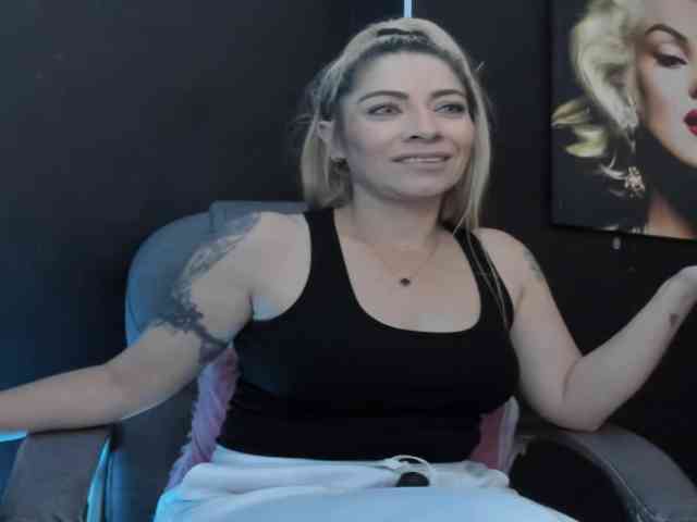 viktoria-davis viktoria-davis