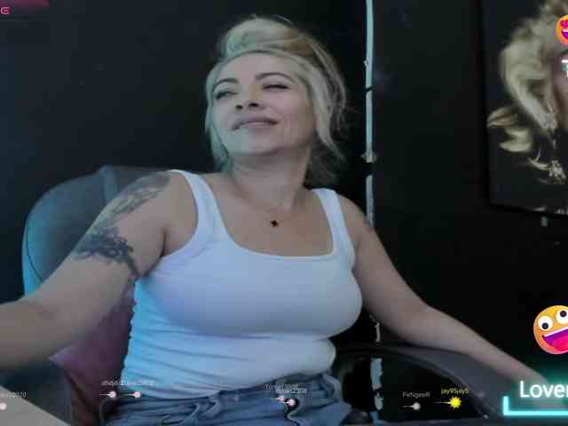 viktoria-davis viktoria-davis