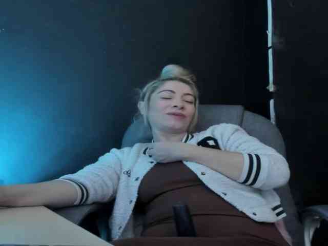 viktoria-davis viktoria-davis