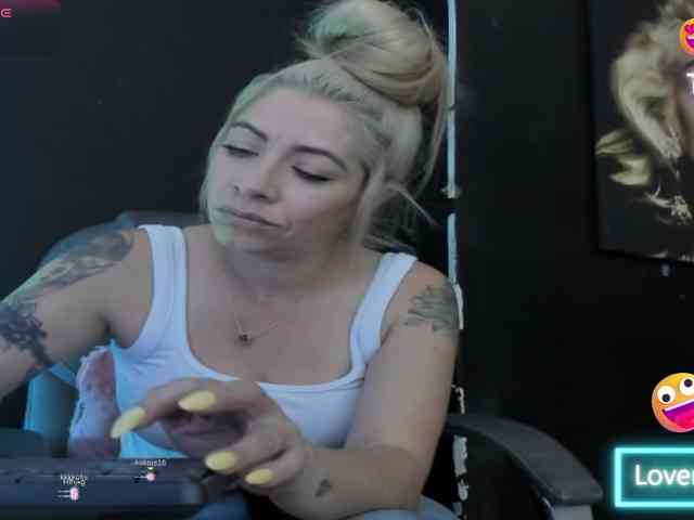 viktoria-davis viktoria-davis