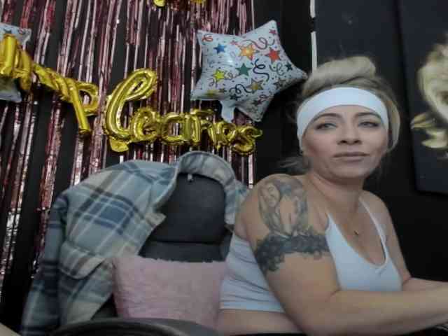 viktoria-davis viktoria-davis