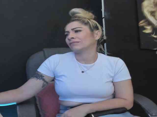 viktoria-davis viktoria-davis