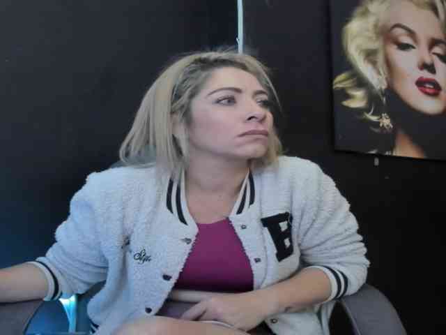 viktoria-davis webcam