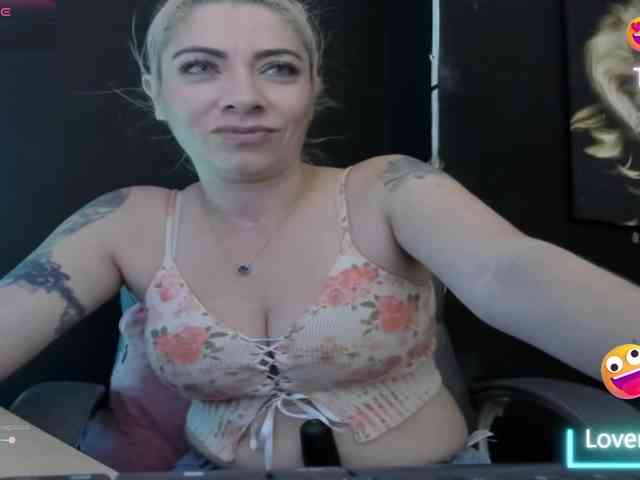 viktoria-davis viktoria-davis