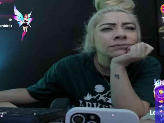 viktoria-davis viktoria-davis