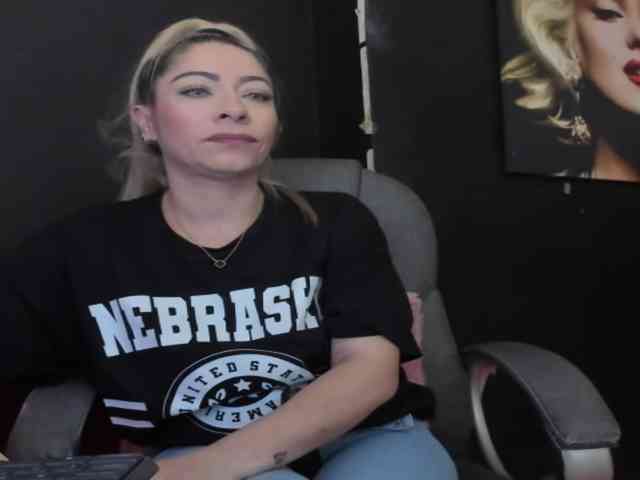 viktoria-davis viktoria-davis