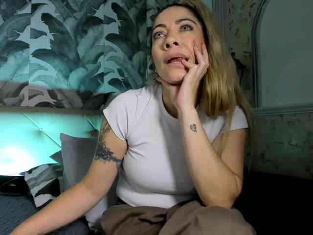 viktoria-davis webcam