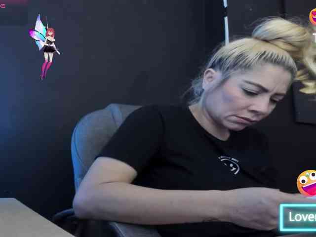 viktoria-davis viktoria-davis