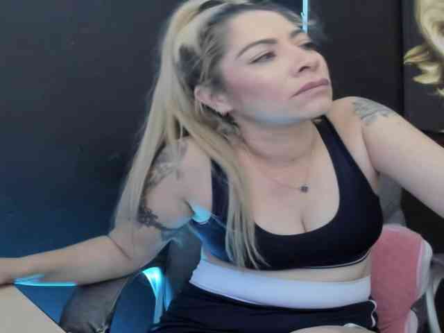 viktoria-davis viktoria-davis