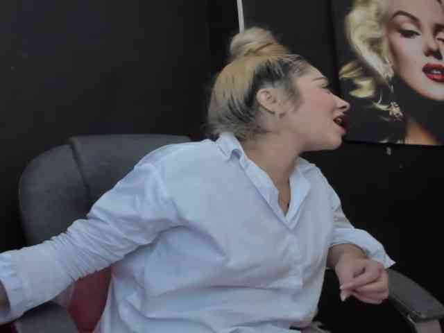 viktoria-davis viktoria-davis