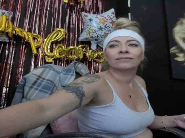 viktoria-davis viktoria-davis