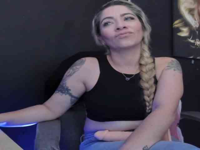 viktoria-davis viktoria-davis