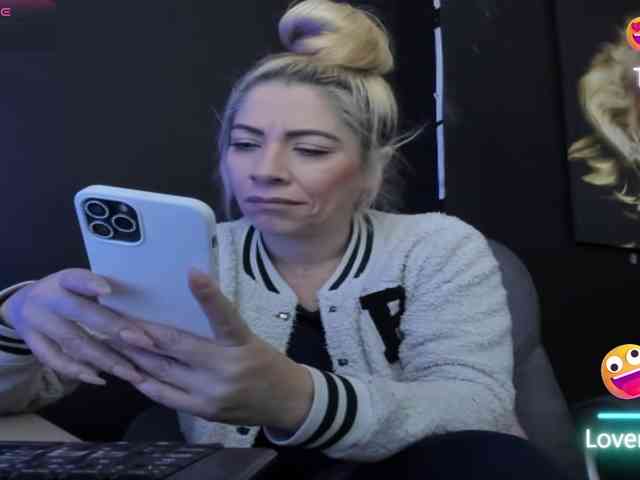 viktoria-davis viktoria-davis