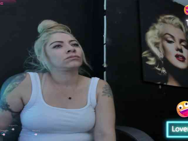 viktoria-davis viktoria-davis