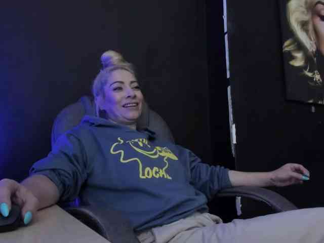 viktoria-davis webcam